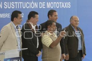 GOBIERNO . ENTREGA TAXIS LOCALES