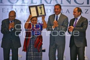 RIGOBERTA MENCHÚ TUM PREMIO NOBEL DE LA PAZ 1992