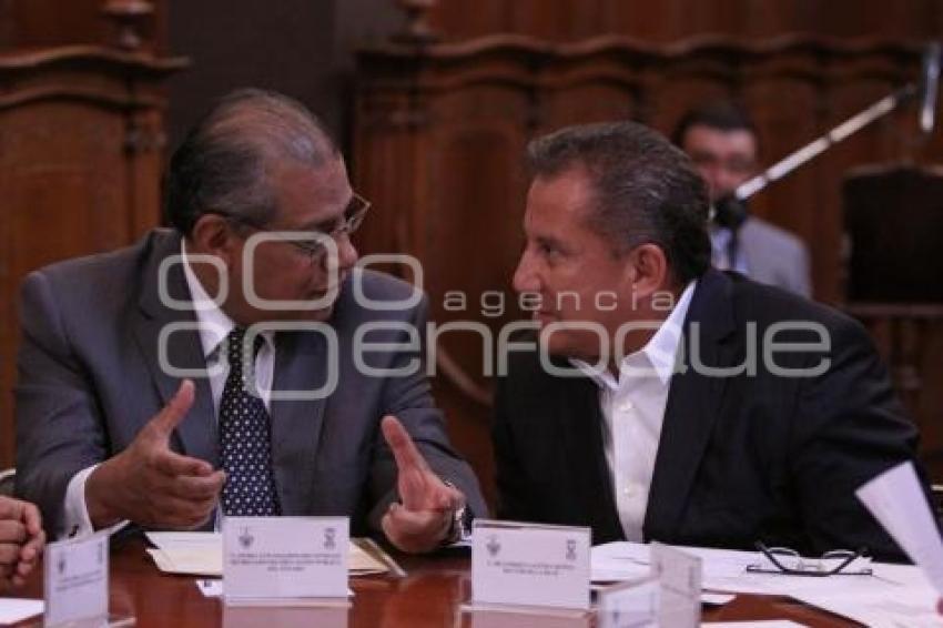 DONACIÓN DE LIBROS A LA BUAP MARIO ALVIREZ PABLOS