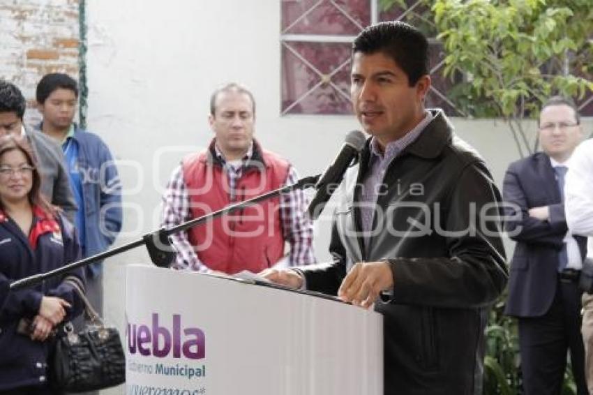 INAUGURA EDUARDO RIVERA CALLES PAVIMENTADAS