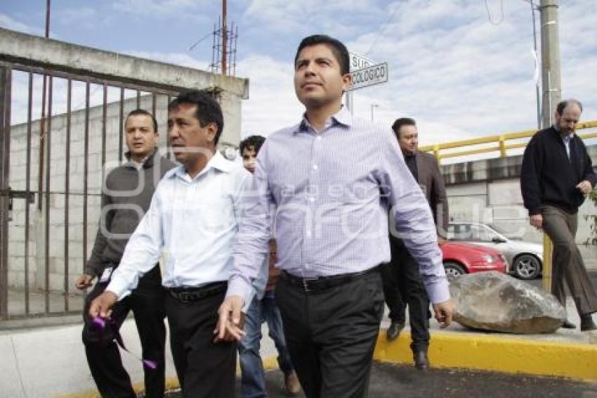 INAUGURA EDUARDO RIVERA CALLES PAVIMENTADAS