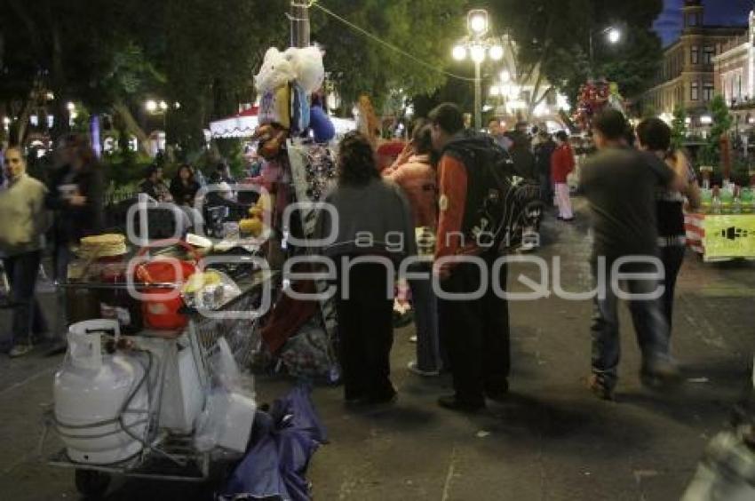 COMERCIANTES ANTORCHISTAS SE INSTALAN EN EL ZÓCALO DE LA CIUDAD