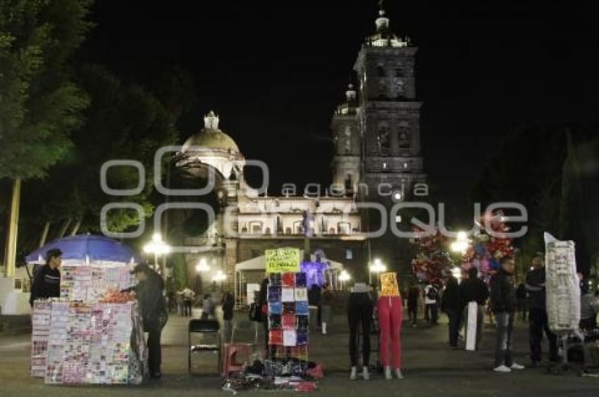 COMERCIANTES ANTORCHISTAS SE INSTALAN EN EL ZÓCALO DE LA CIUDAD