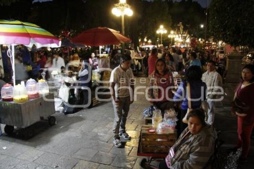 COMERCIANTES ANTORCHISTAS SE INSTALAN EN EL ZÓCALO DE LA CIUDAD