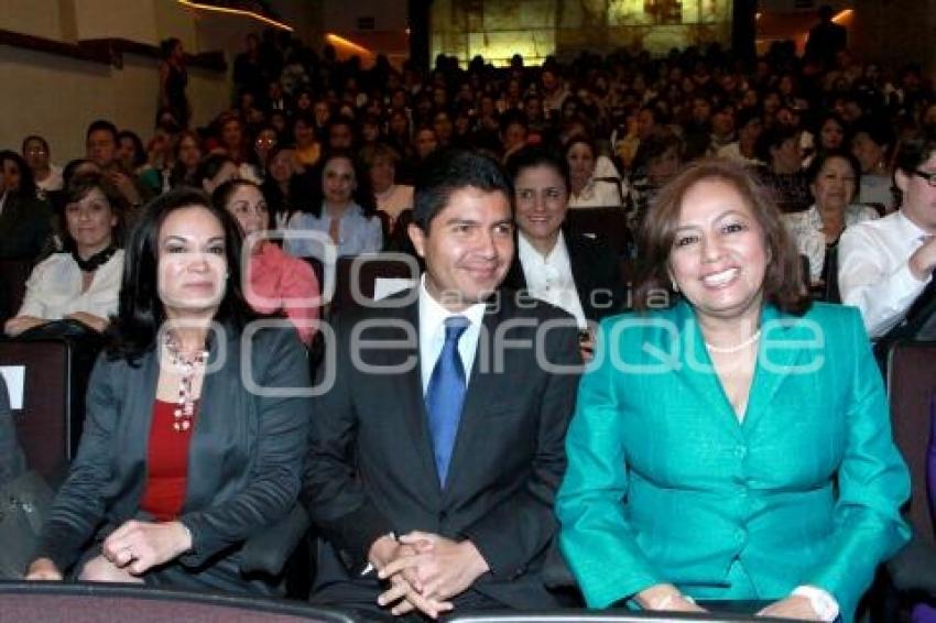 CONFERENCIA ROSARIO MARÍN