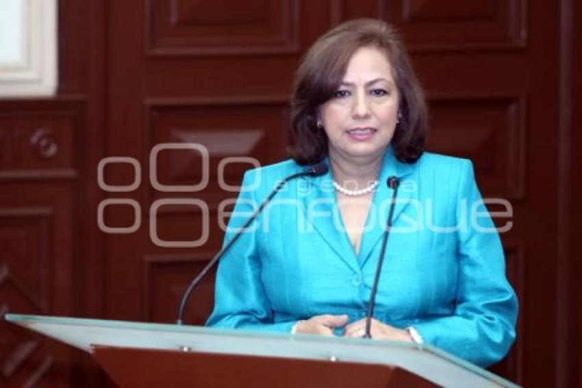 RECIBE COPIA CEDULA REAL ROSARIO MARIN EX TESORERA EU