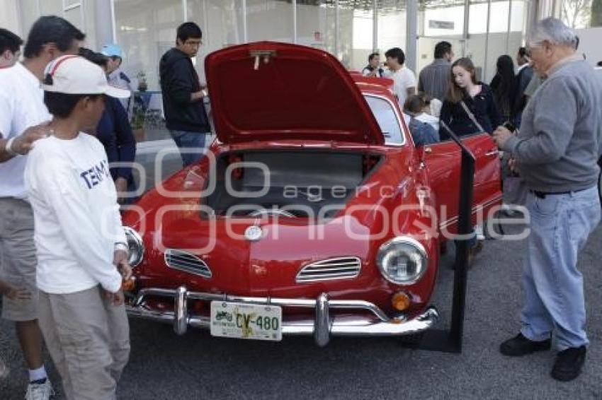 AUTOS CLÁSICOS . VOLKSWAGEN