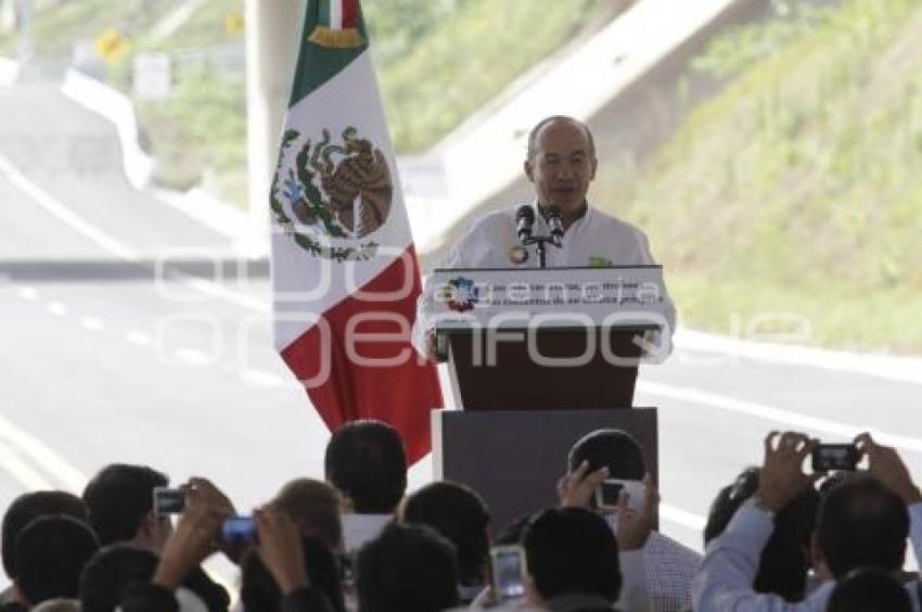 INAUGURA FELIPE CALDERÓN TRAMO CARRETERO