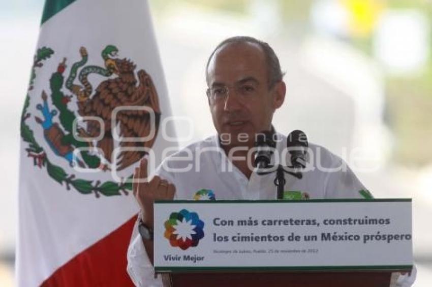 INAUGURA FELIPE CALDERÓN TRAMO CARRETERO