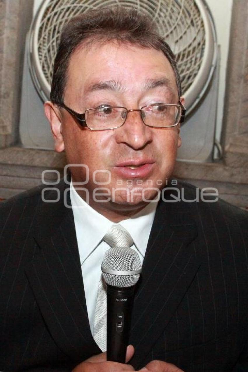 ALBERTO AMADOR LEAL