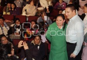 ENTREGA DE CHEQUES CRÉDITO A LA PALABRA DE LA MUJER