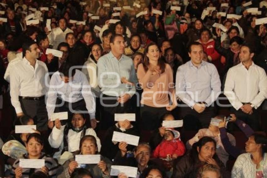 ENTREGA DE CHEQUES CRÉDITO A LA PALABRA DE LA MUJER