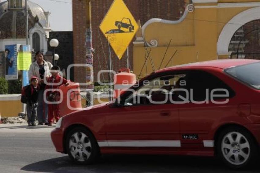 PIDEN PUENTE PEATONAL VECINOS TLAXCALANCINGO