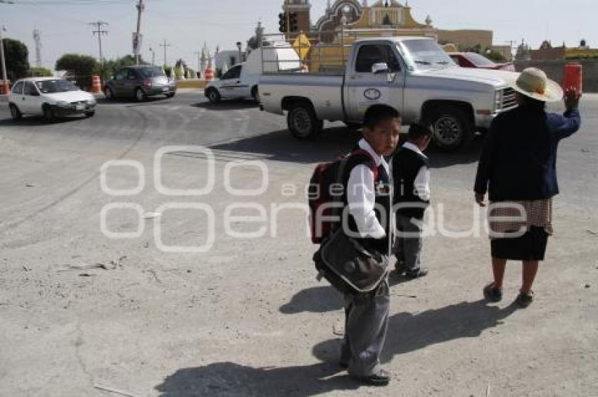 PIDEN PUENTE PEATONAL VECINOS TLAXCALANCINGO