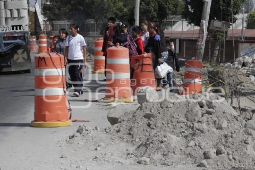 PIDEN PUENTE PEATONAL VECINOS TLAXCALANCINGO