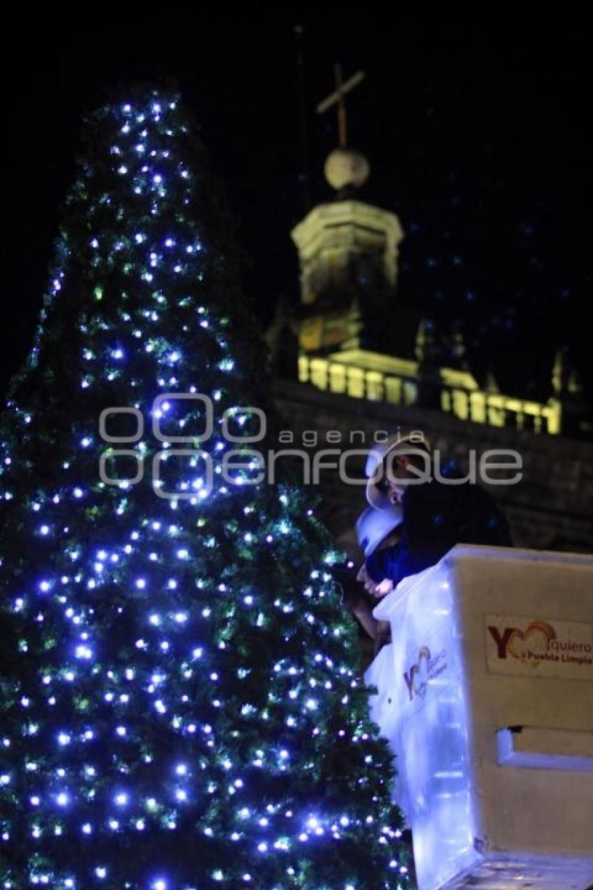 ADORNOS NAVIDEÑOS ILUMINAN LAS CALLES DEL CENTRO HISTÓRICO