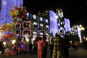 ADORNOS NAVIDEÑOS ILUMINAN LAS CALLES DEL CENTRO HISTÓRICO