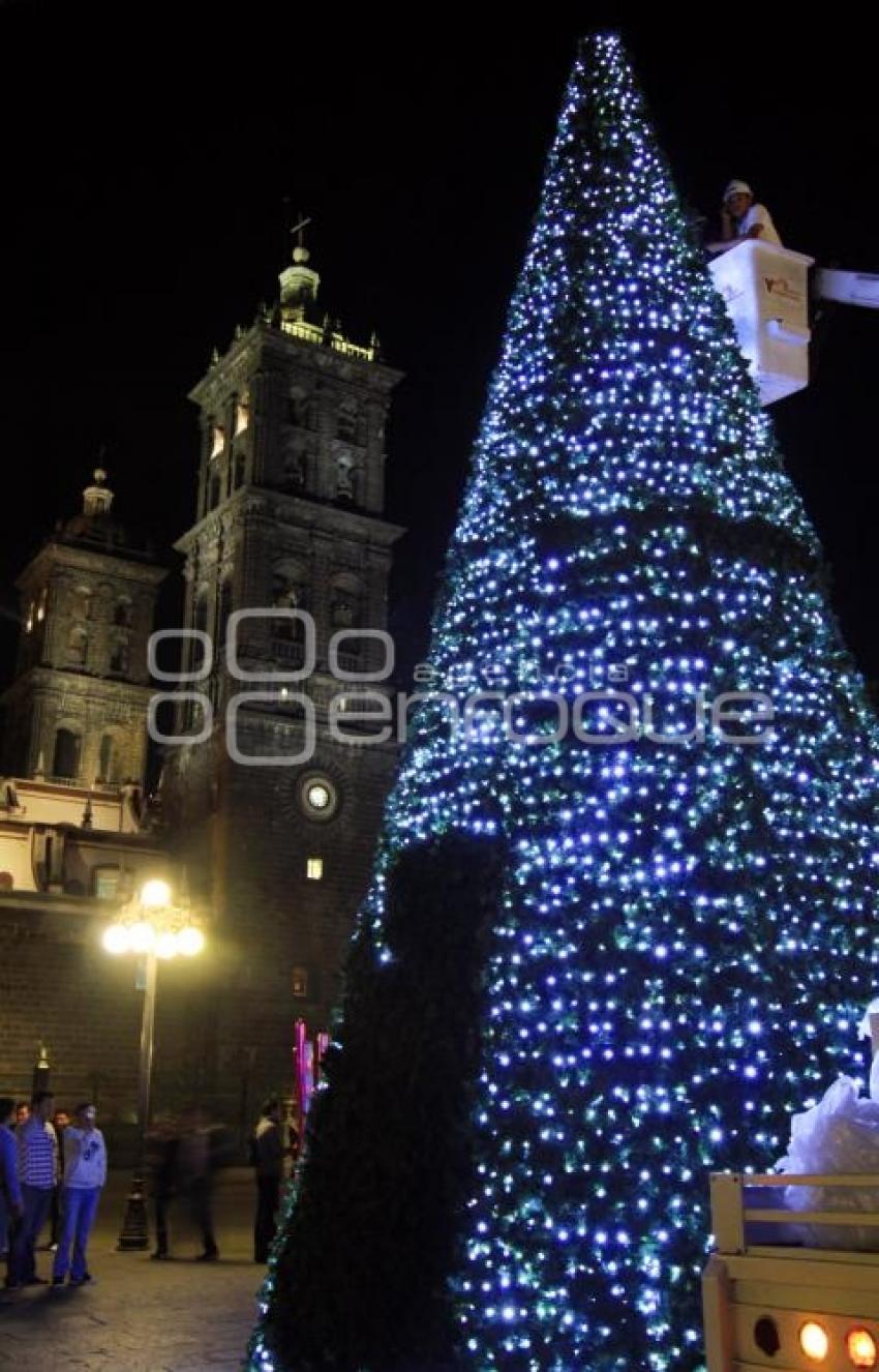 ADORNOS NAVIDEÑOS ILUMINAN LAS CALLES DEL CENTRO HISTÓRICO