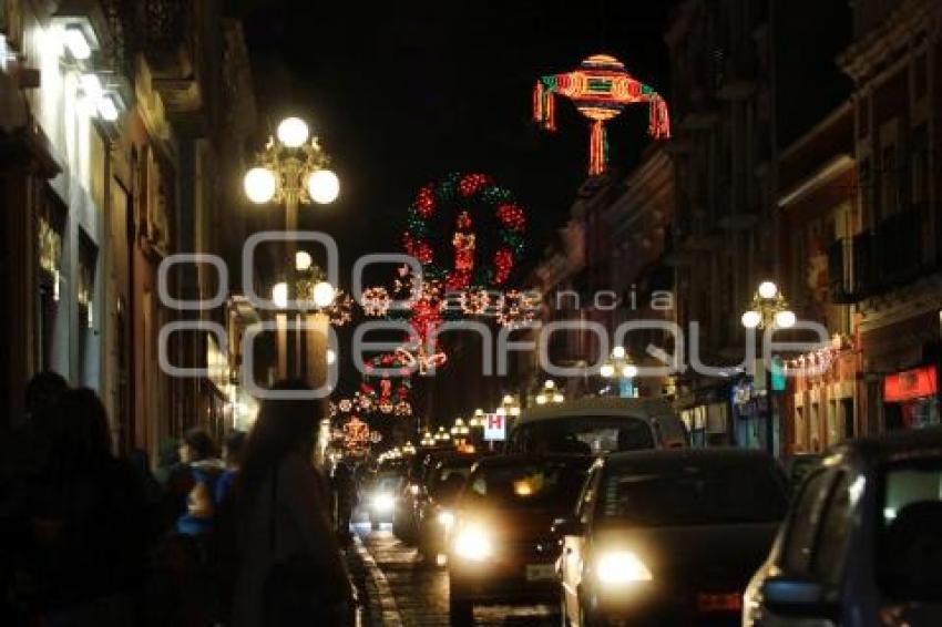 ADORNOS NAVIDEÑOS ILUMINAN LAS CALLES DEL CENTRO HISTÓRICO