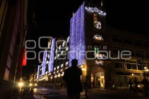 ADORNOS NAVIDEÑOS ILUMINAN LAS CALLES DEL CENTRO HISTÓRICO