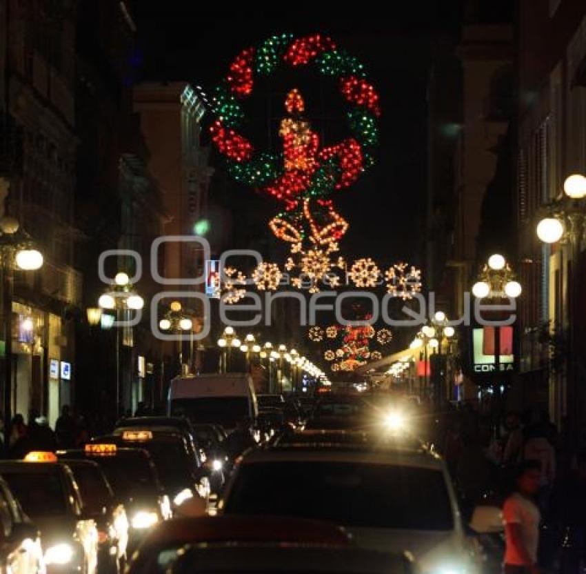 ADORNOS NAVIDEÑOS ILUMINAN LAS CALLES DEL CENTRO HISTÓRICO