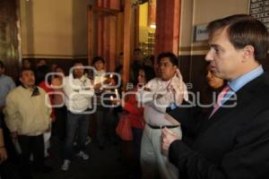 TRABAJADORES DE IAPEP SE MANIFIESTAN TRAS DESPIDOS