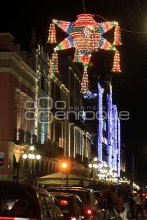 ADORNOS NAVIDEÑOS ILUMINAN LAS CALLES DEL CENTRO HISTÓRICO