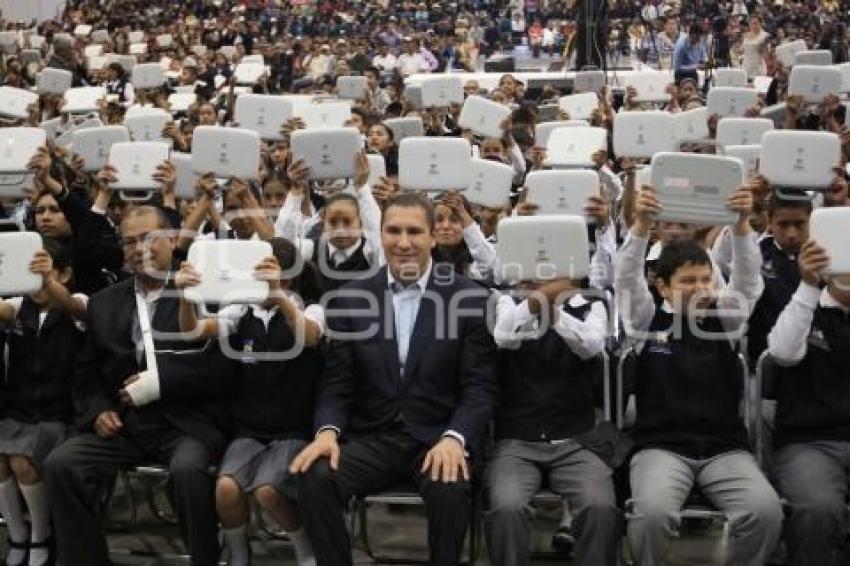 ENTREGA DE COMPUTADORAS A PRIMARIAS Y SECUNDARIAS INDÍGENAS