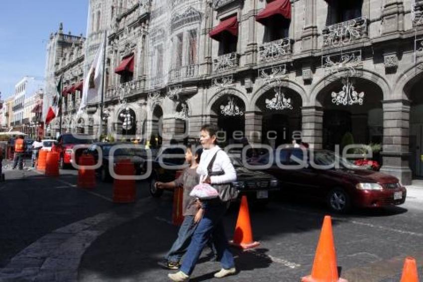 OBRA FRENTE AL PALACIO MUNICIPAL