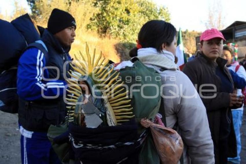 PEREGRINOS AVANZAN HACIA LA BASÍLICA DE GUADALUPE