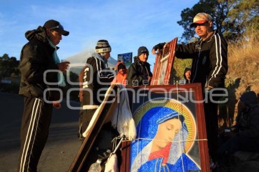 PEREGRINOS AVANZAN HACIA LA BASÍLICA DE GUADALUPE