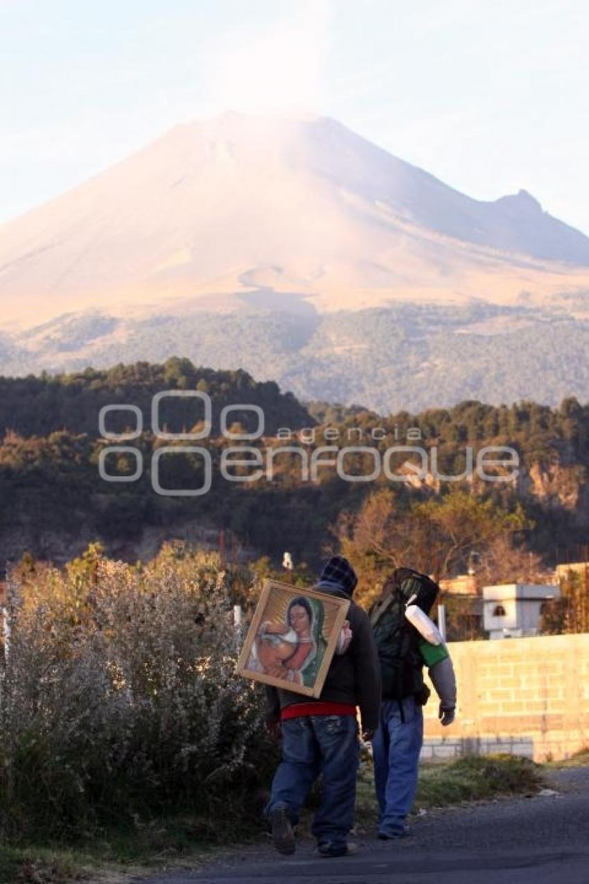 PEREGRINOS AVANZAN HACIA LA BASÍLICA DE GUADALUPE