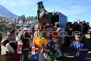 PEREGRINOS AVANZAN HACIA LA BASÍLICA DE GUADALUPE