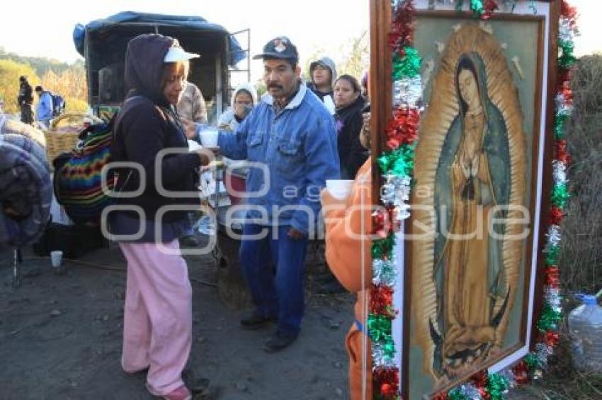 PEREGRINOS AVANZAN HACIA LA BASÍLICA DE GUADALUPE