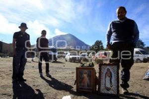 PEREGRINOS AVANZAN HACIA LA BASÍLICA DE GUADALUPE