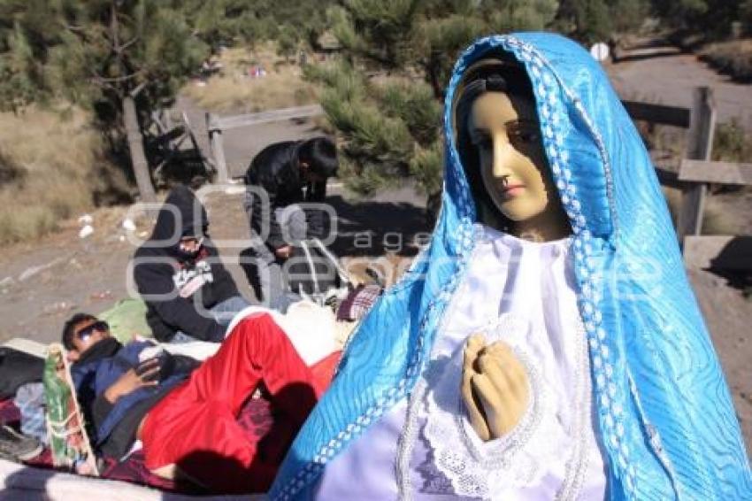 PEREGRINOS AVANZAN HACIA LA BASÍLICA DE GUADALUPE