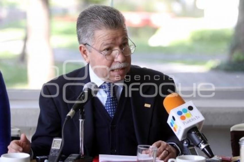 DAVID FERNANDEZ DAVALOS, RECTOR IBERO