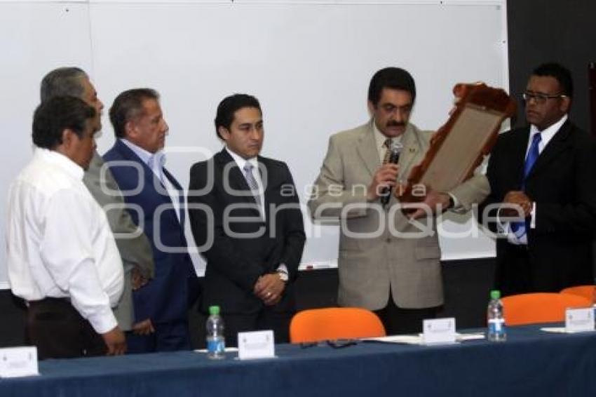 RECTOR BUAP RECIBE RECONOCIMIENTO ORGANISMOS DEL VALLE DE TEHUACAN