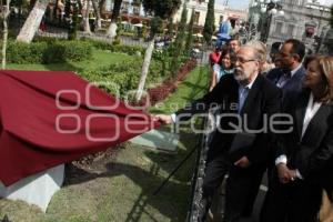 PLACA CONMEMORATIVO DEL 25 DE ANIVERSARIO DE PUEBLA COMO PATRIMONIO HISTÓRICO