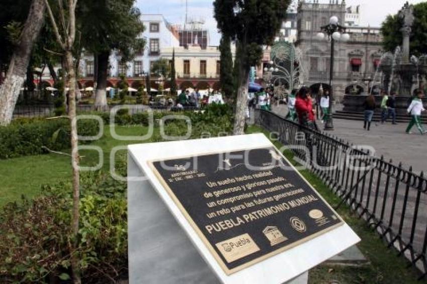 PLACA CONMEMORATIVO DEL 25 DE ANIVERSARIO DE PUEBLA COMO PATRIMONIO HISTÓRICO