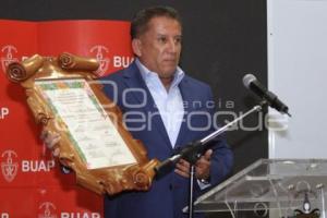 RECTOR BUAP RECIBE RECONOCIMIENTO ORGANISMOS DEL VALLE DE TEHUACAN