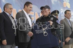 ENTREGAN EQUIPO Y VEHÍCULOS A LA POLICÍA ESTATAL