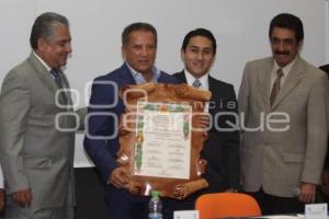 RECTOR BUAP RECIBE RECONOCIMIENTO ORGANISMOS DEL VALLE DE TEHUACAN