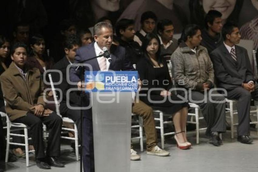 GOBIERNO . BECAS PRONABES