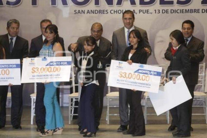 GOBIERNO . BECAS PRONABES
