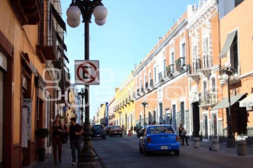 PROHIBEN ESTACIONARSE EN LA CALLE 7 ORIENTE-PONIENTE