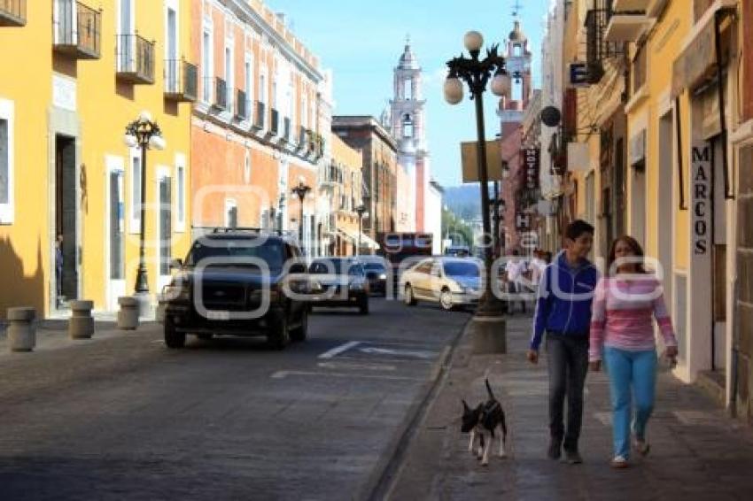 PROHIBEN ESTACIONARSE EN LA CALLE 7 ORIENTE-PONIENTE