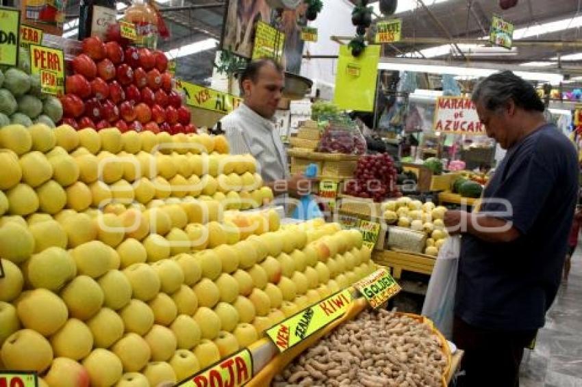 VENTA DE FRUTAS Y DULCES EN MERCADOS