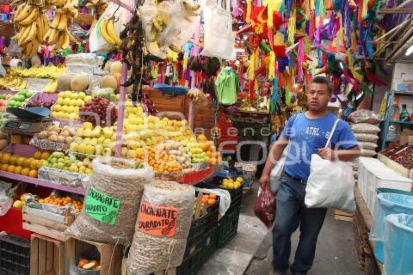 VENTA DE FRUTAS Y DULCES EN MERCADOS