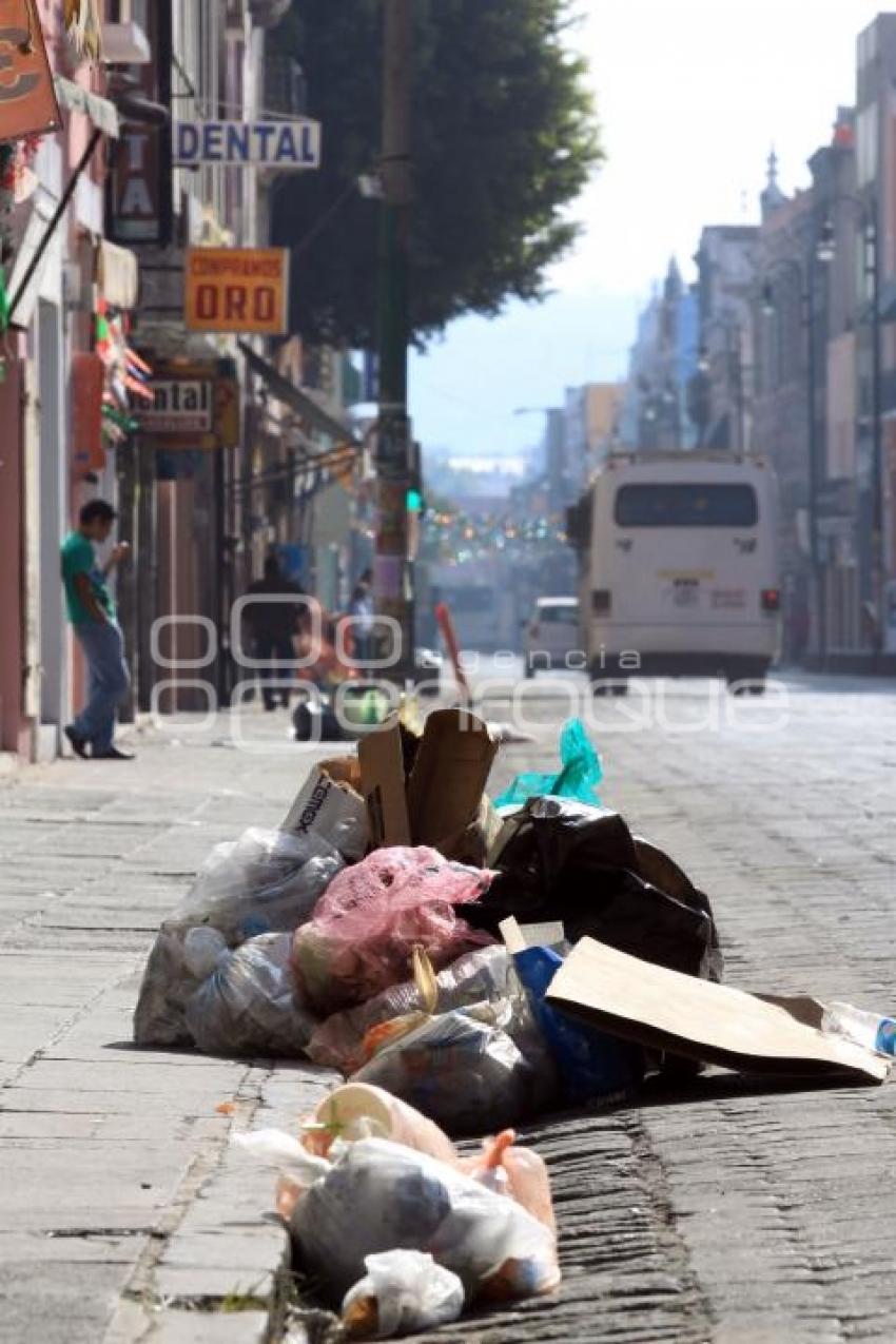 BASURA EN LAS CALLES. NAVIDAD